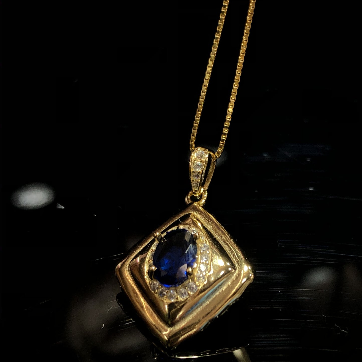 Retro Rhomboid Pendant Women's Necklace with Gift Box