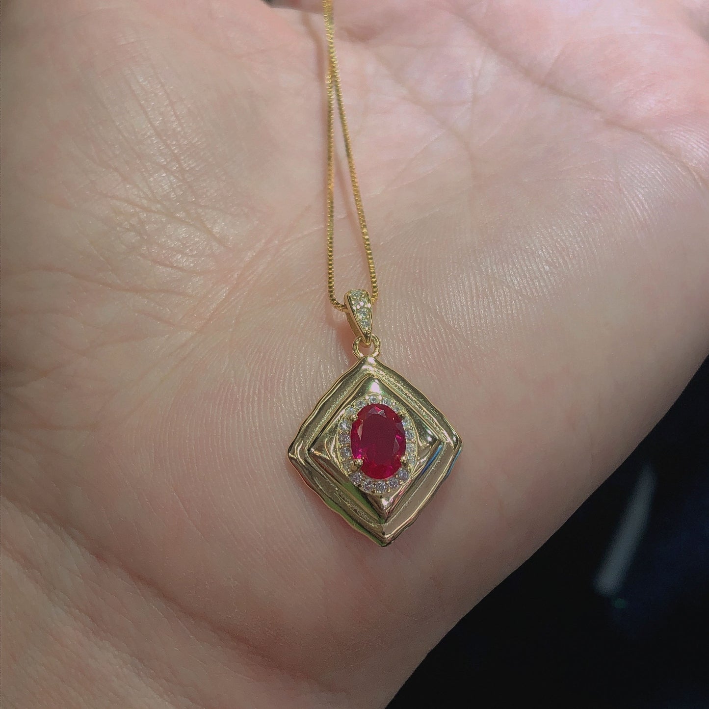 Retro Rhomboid Pendant Women's Necklace with Gift Box